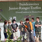 Jubiläumsaktion im Mai: „Kür“ von Junior Rangern zu Freiwilligen Junior Ranger auf Bühne
