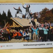 Nationalpark Bayerischer Wald: Fotokalender krönt Freiwilligenprojekt Titelblatt des Kalenders mit Menschengruppe